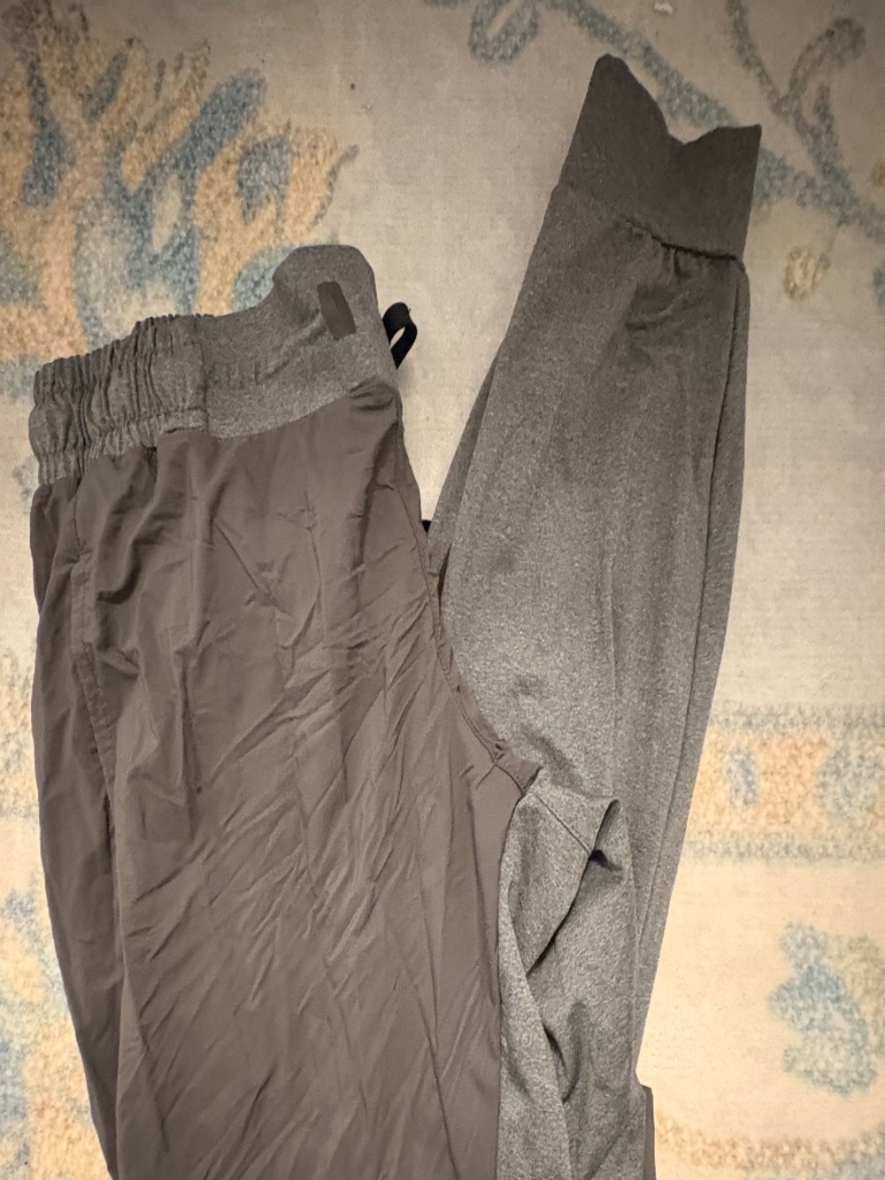 On Running Women's Gray Athletic Jogger Pants Size Small Zip Pockets